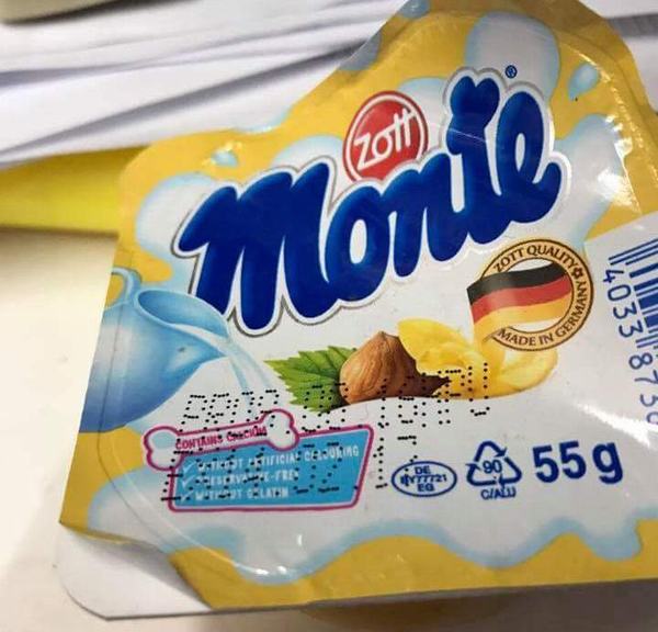 Nhiều trường hợp váng sữa Monte bị mốc đen trong khi hạn dùng vẫn còn