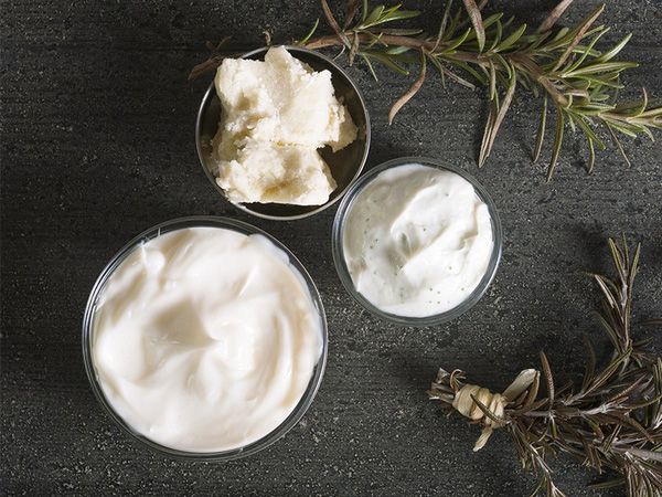 Phân biệt và sử dụng đúng cách Lotion, Cream và Body butter cho mùa hanh khô