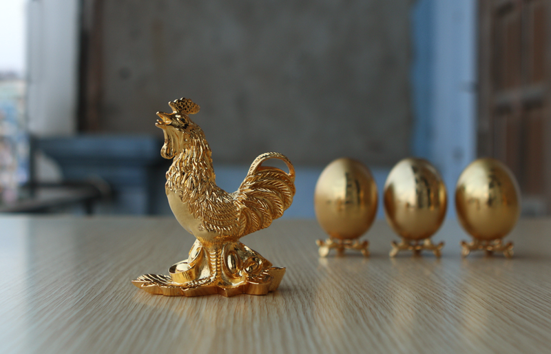 Quà tết Đinh Dậu tượng gà mạ vàng giá 35 triệu đồng gây sốt