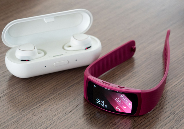 Samsung Gear Fit2 - Trợ thủ sức khỏe kiêm kho nhạc thông minh