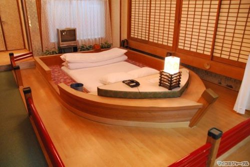 Thế giới bí mật bên trong khách sạn tình yêu của Nhật Bản