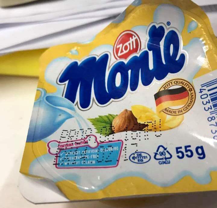 Váng sữa Monte bị mốc đen, người dùng biết kêu ai?