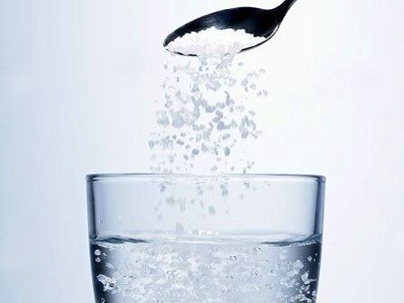 7 tác dụng tuyệt vời khi uống nước muối ấm buổi sáng
