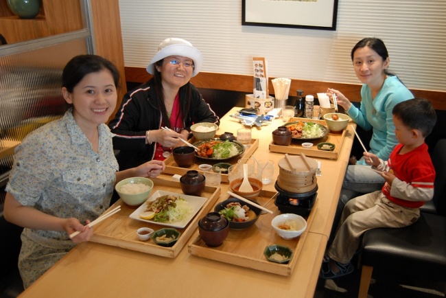 Bí quyết ăn thoải mái mà vẫn mảnh mai và trẻ đẹp của phụ nữ Nhật Bản