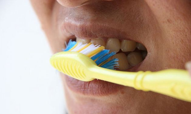 Chỉ mất 3 phút với 2 nguyên liệu dễ tìm có ngay hàm răng trắng sáng