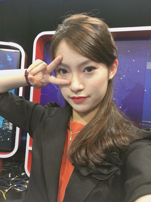 Cô gái 'bắn' 7 thứ tiếng Khánh Vy đã trở thành MC Thời sự quốc tế khi chưa đầy 18 tuổi