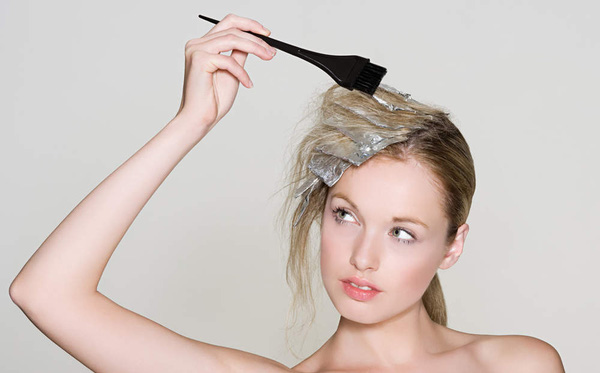 Cô giáo tử vong sau khi nhuộm tóc: Bác sĩ cảnh báo 5 kiểu người nên tránh cách làm đẹp này