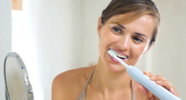 Dùng bàn chải đánh răng: Việc tưởng đơn giản nhưng có vô khối điều cần phải biết