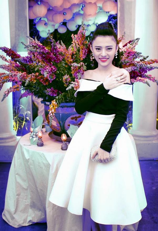 Ngắm Ngô Lan Anh, người đẹp biển 2014 mà Hoàng Kiều định cưới trước Ngọc Trinh