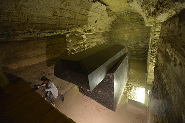 Phát hiện 'quan tài người ngoài hành tinh' bí ẩn gần kim tự tháp cổ đại