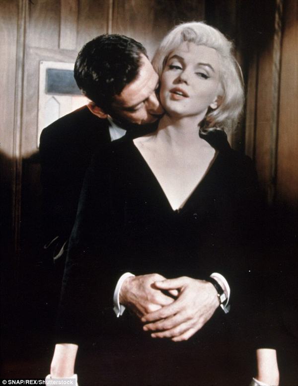 Hé lộ ảnh 'Quả bom sex' Marilyn Monroe có bầu với người tình gây sốc