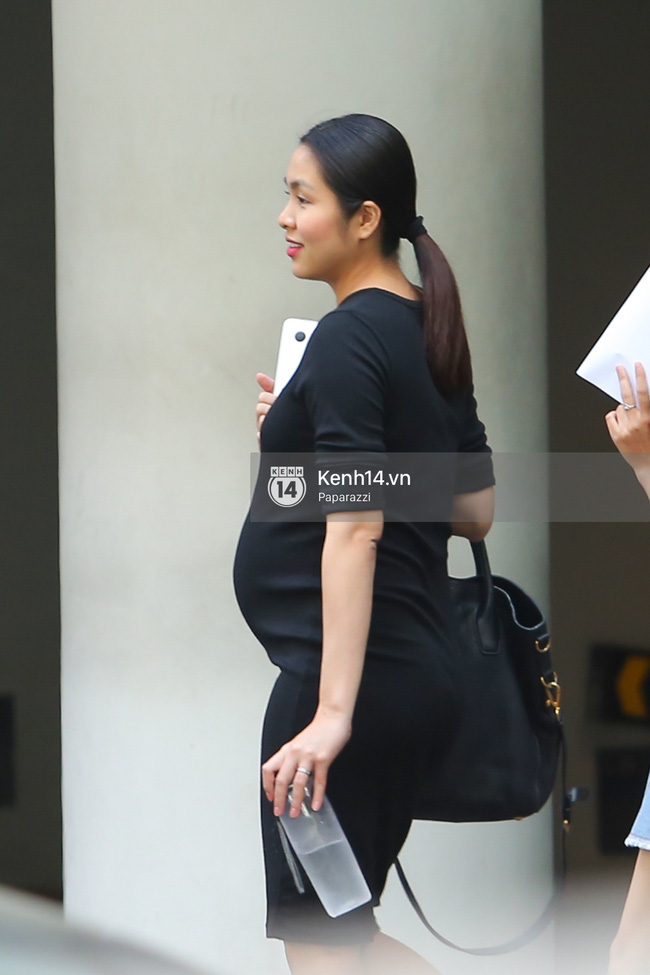 HOT: Những hình ảnh lộ bụng bầu hiếm hoi của Hà Tăng ở tháng cuối thai kì