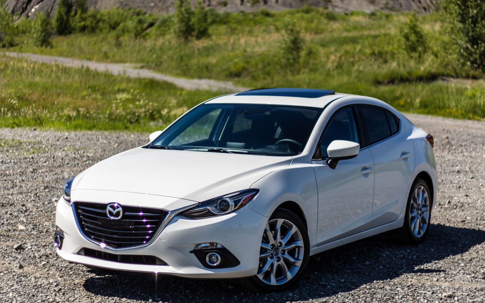 Chiếc xe ô tô cỡ nhỏ bán chạy nhất của Mazda có gì đặc biệt?