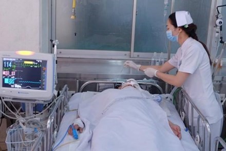 Mẹ chết, con nhập viện sau khi bị cướp túi xách ở Sài Gòn