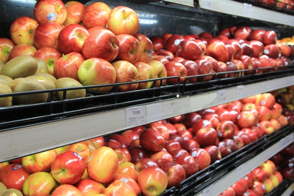 Táo Pháp bán ở siêu thị rẻ hơn cửa hàng trái cây đến 150.000 đồng/kg