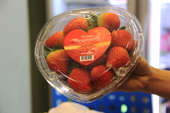Táo Pháp bán ở siêu thị rẻ hơn cửa hàng trái cây đến 150.000 đồng/kg