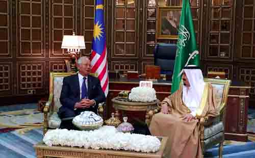 Vua Saudi mang 459 tấn hành lý, 2 siêu xe đến Indonesia