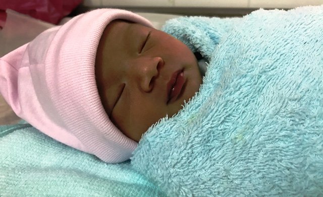 Bé gái sơ sinh bị bỏ rơi: Giám đốc bệnh viện đã dùng 