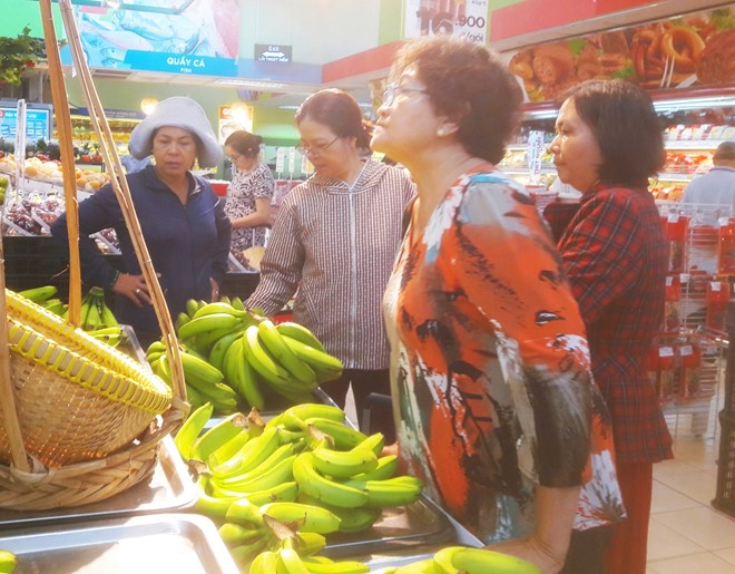 Chen nhau mua chuối 'bán không lãi' giá 5.900 đồng/kg