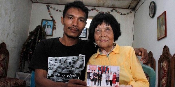 Cú điện thoại gọi nhầm và mối tình chàng 28 - nàng 82 gây sốc cả Indonesia
