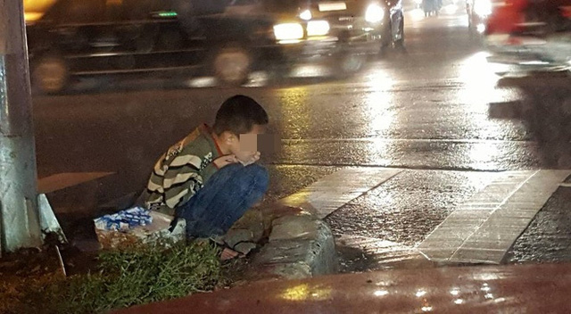 Giám đốc trẻ ở Hà Nội từ chối giúp đỡ cậu bé ăn xin và thái độ bất ngờ của mọi người