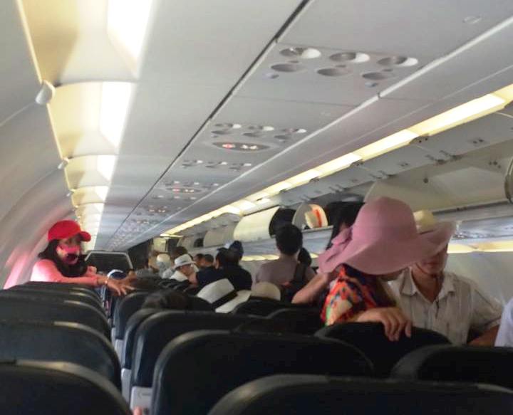 Nghệ An: Máy bay Jeststar không mở được cửa, hơn 150 hành khách bị ‘giam lỏng’