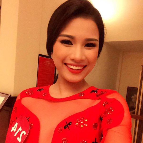 Người đẹp Nguyễn Thị Thành: 3 chiếc váy và 8 chiếc răng sứ xui rủi