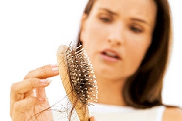 Rụng tóc: Dấu hiệu nhiều loại bệnh nguy hiểm đang tấn công bạn
