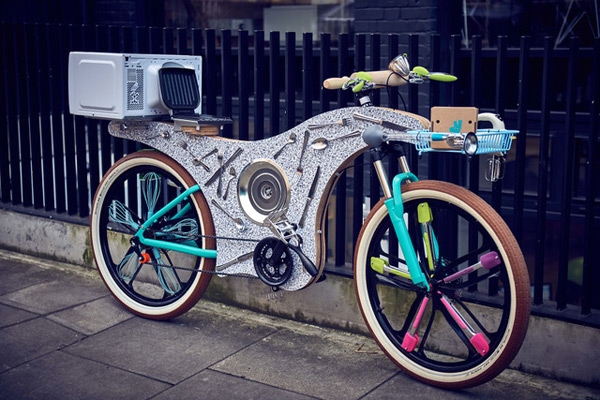 'Sốt rần rần' với chiếc xe đạp được làm từ 74 dụng cụ nhà bếp
