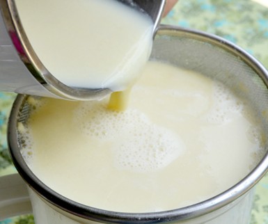 Cách chọn sữa đậu nành an toàn, không hóa chất