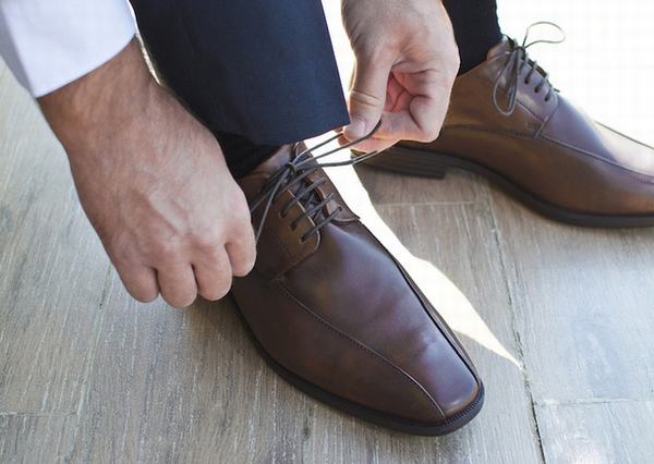 Dây giày buộc chặt cỡ nào cũng bị tuột, hóa ra cũng có nguyên nhân của nó