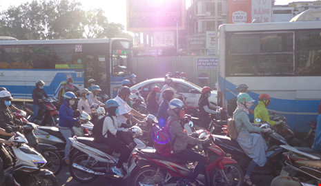 Đề xuất cấm xe máy chạy trên đường