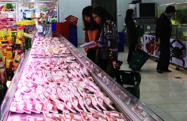 Kinh ngạc với thịt bò nhập khẩu giá rẻ, hạn sử dụng tới 2 năm trong siêu thị