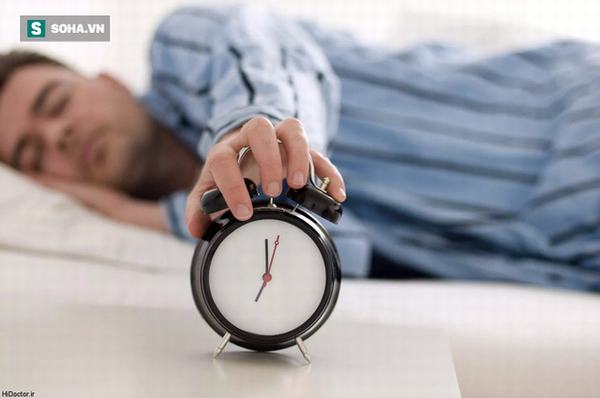 Bốn sai lầm nhiều người hay mắc khi mới ngủ dậy: Nên bỏ ngay để tránh bệnh nặng