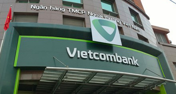 ‘Bỗng dưng’ mất 30 triệu: Vietcombank hoàn lại tiền cho khách hàng trước, điều tra sau
