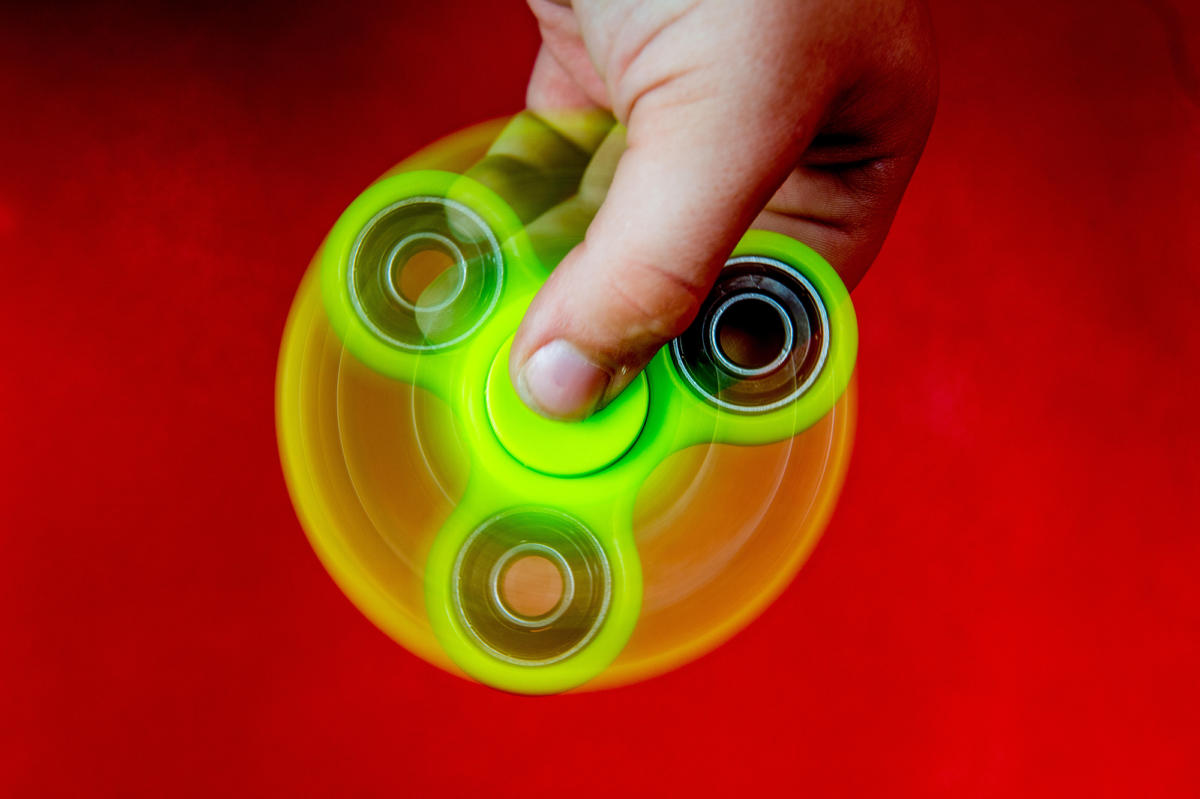 Đồ chơi Fidget Spinner ‘gây sốt toàn nước Mỹ’ bán tại Việt Nam có giá bao nhiêu?