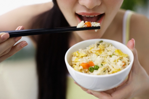 Bệnh nguy hiểm hơn cả ung thư bởi thói quen khi ăn cơm đa số người Việt mắc phải