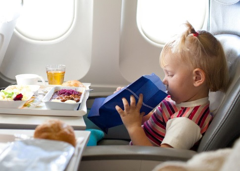 Vì sao ăn trên máy bay ngon miệng hơn khi ăn ở mặt đất?