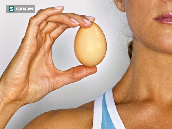 4 mẹo nhỏ giúp bạn phân biệt trứng thật hay giả trong chớp mắt