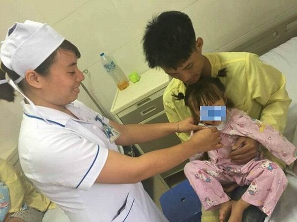 Bé gái 3 tuổi bị đau vùng kín, đưa đến viện cả nhà “ngã ngửa” khi biết nguyên nhân