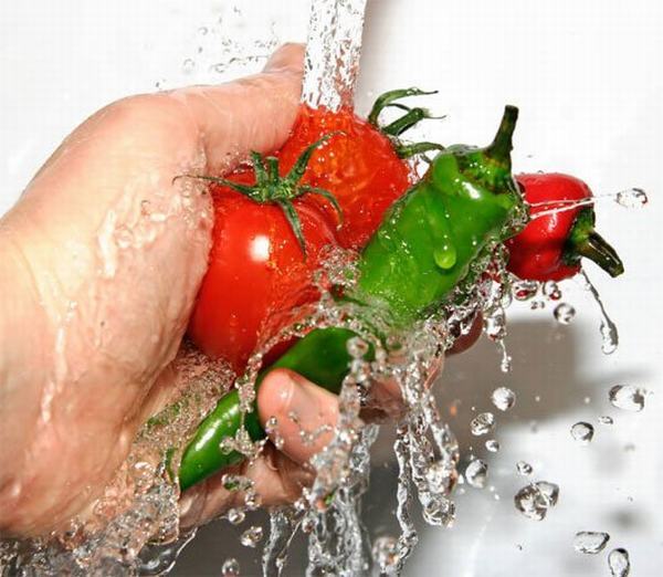 Cho thêm thứ này vào nước để rửa rau quả sẽ loại bỏ được mọi thuốc trừ sâu, hoá chất
