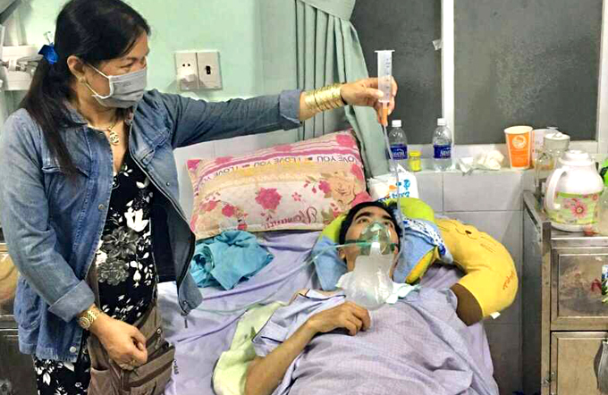 Diễn viên Nguyễn Hoàng nguy kịch, bệnh viện cho về nhà