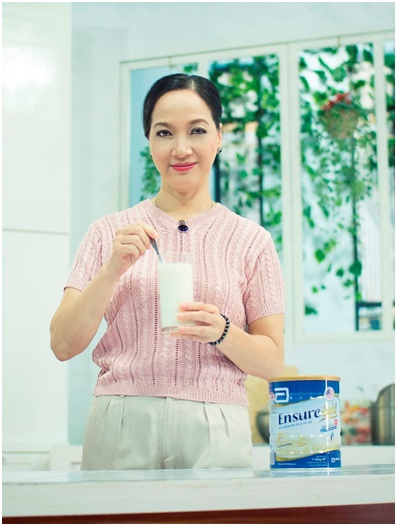 NSND Lê Khanh duy trì thói quen uống 1-2 ly sữa mỗi ngày để bổ sung dinh dưỡng cần thiết