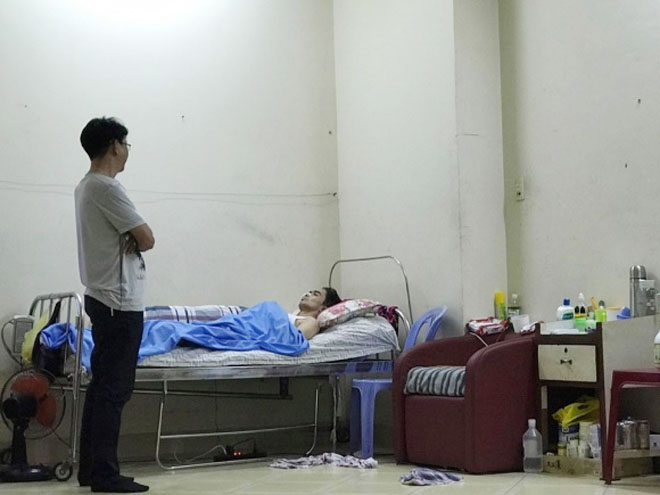 Thực hư tin vợ Nguyễn Hoàng ôm con bỏ đi khi chồng thoi thóp bệnh tật