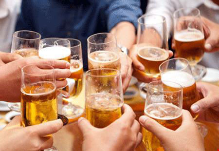 Uống bia rượu bị đỏ mặt có nguy cơ ung thư cao hơn do mang gen lỗi