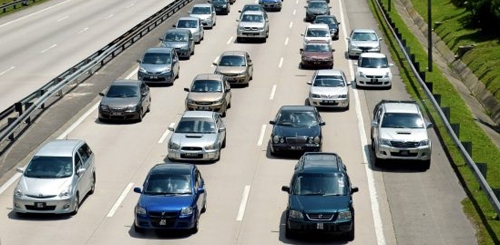 Vượt xe ở làn khẩn cấp trên cao tốc bị xử phạt ra sao?
