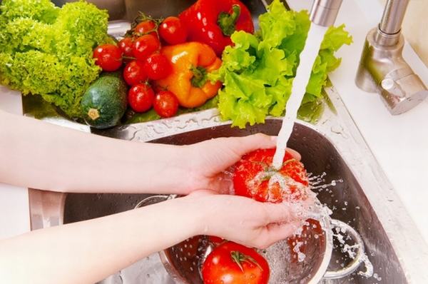 5 cách tẩy sạch hóa chất trên rau quả bạn không nên bỏ qua