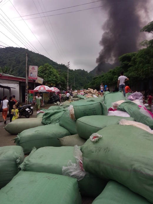 Lạng Sơn: Chợ cửa khẩu Tân Thanh bốc cháy dữ dội