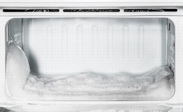 Để 1 bát nước trong tủ lạnh, không chỉ tiết kiệm điện, mà còn có những tác dụng bất ngờ