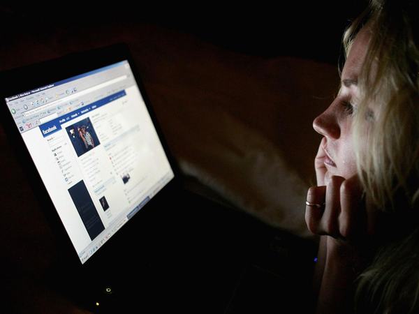 Người dùng sắp phải trả phí để được đọc báo trên Facebook?
